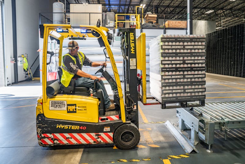 Fleet yard trucks receiving mobile repair support
